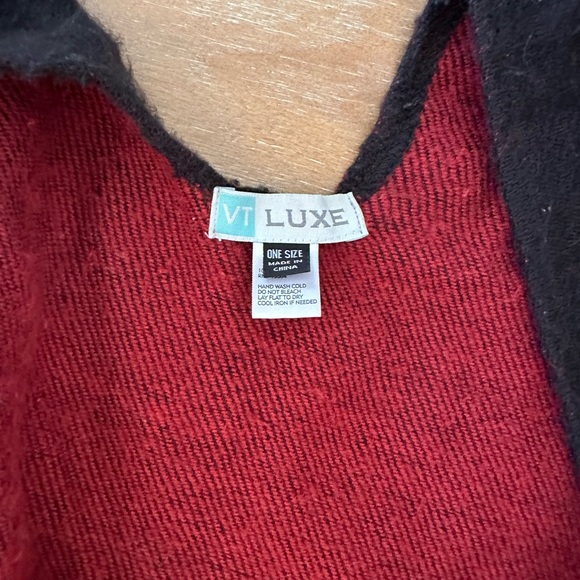 Black and Red Open Cape - Picture 2 of 2